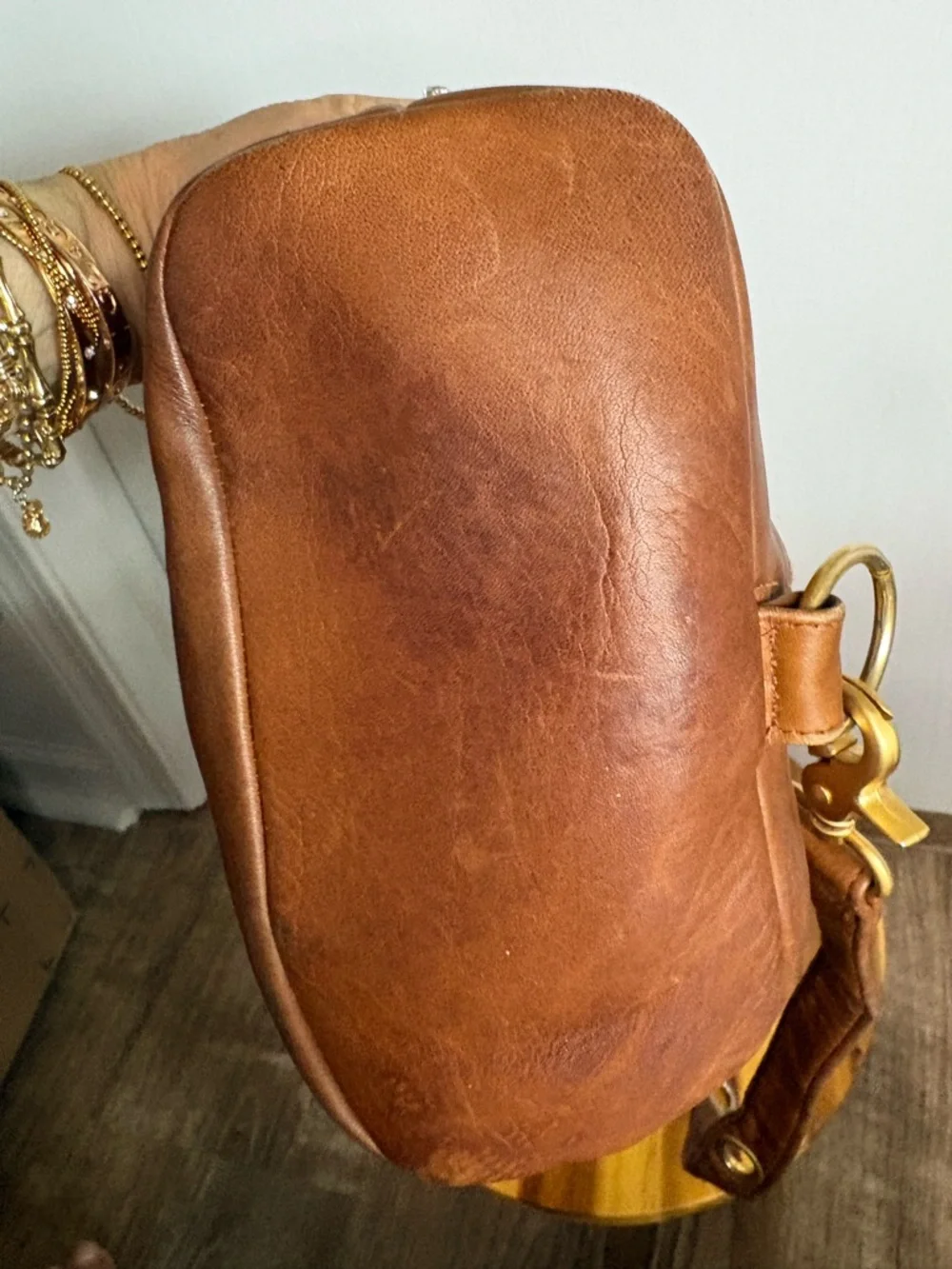 Tignanello Vintage Brown Leather Sling Backpack with Gold Hardware Boho Sleek - Picture 5 of 12